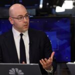 Federal Reserve Governor Stephen Miran Advocates Deeper Rate Cuts Amid Weakening Labor Market and Contained Inflation Concerns